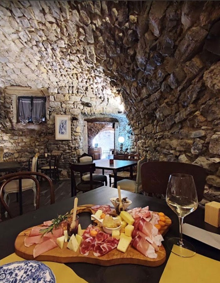 TAVERNA BIANCA | Typical restaurant in Canale di Tenno in Trentino – Taverna Bianca